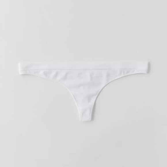 NWT UO Out From Under Minimal Seamless Knit White Thong - Picture 1 of 6